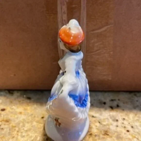 Vintage Miniature Victorian Ladies Figurines, Made in Occupied Japan, - Picture 3 of 7